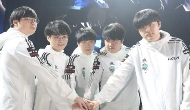 她通过二发 她通过二发